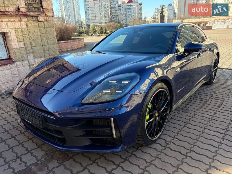 Фастбэк Porsche Panamera 2024 в Киеве