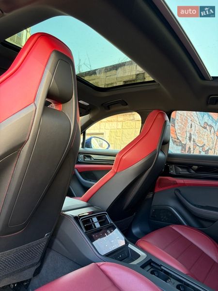 Фастбэк Porsche Panamera 2024 в Киеве