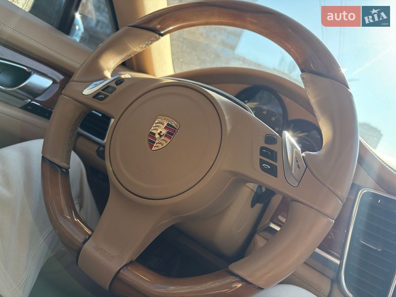 Фастбэк Porsche Panamera 2013 в Киеве