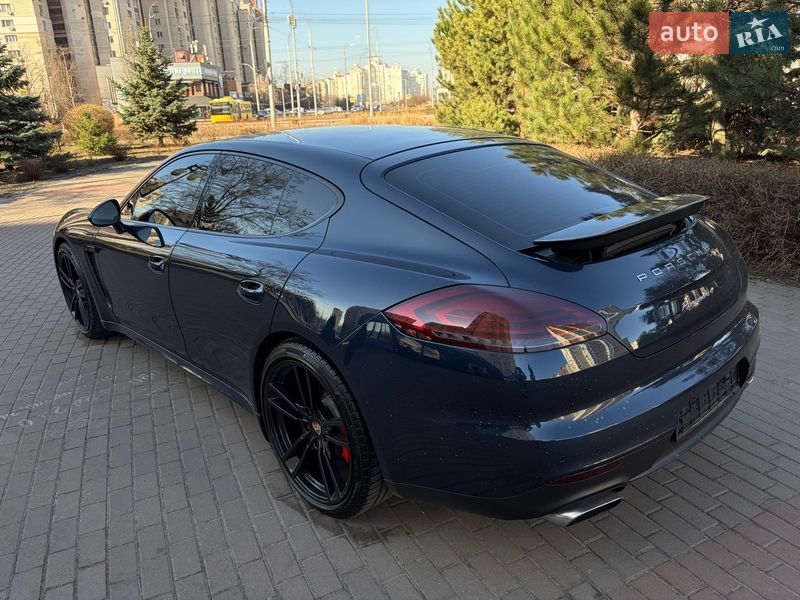 Фастбэк Porsche Panamera 2013 в Киеве
