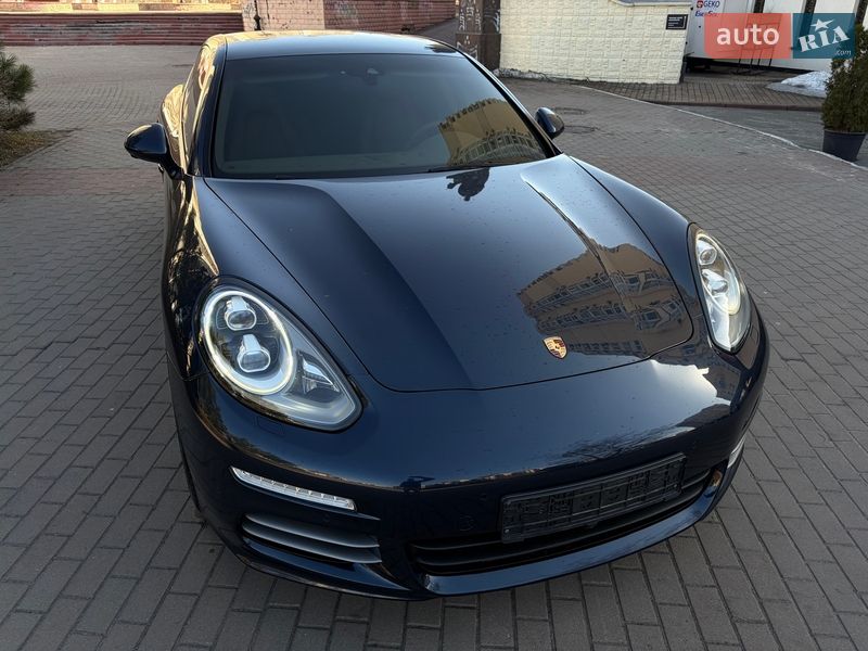 Фастбэк Porsche Panamera 2013 в Киеве