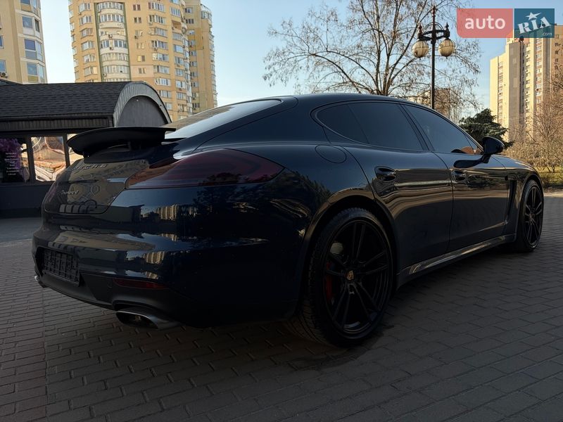 Фастбэк Porsche Panamera 2013 в Киеве