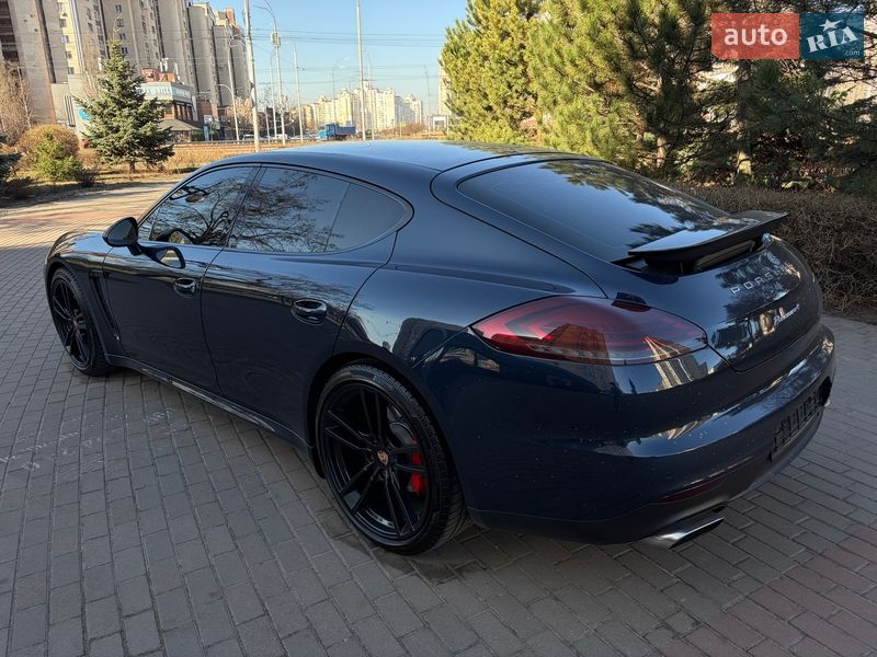 Фастбэк Porsche Panamera 2013 в Киеве