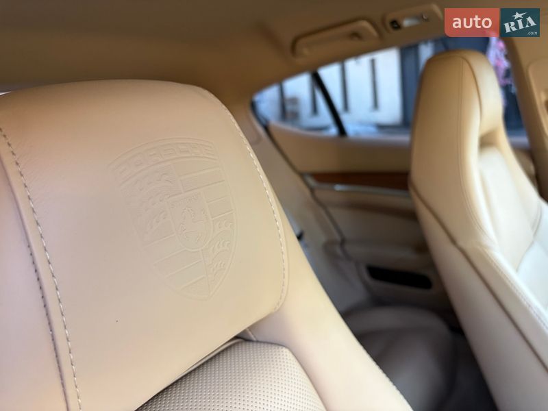 Фастбэк Porsche Panamera 2013 в Киеве