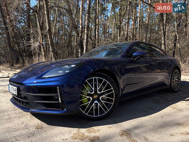 Фастбэк Porsche Panamera 2024 в Киеве