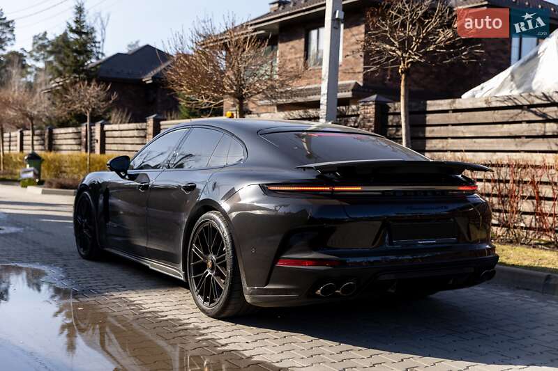 Фастбэк Porsche Panamera 2025 в Киеве