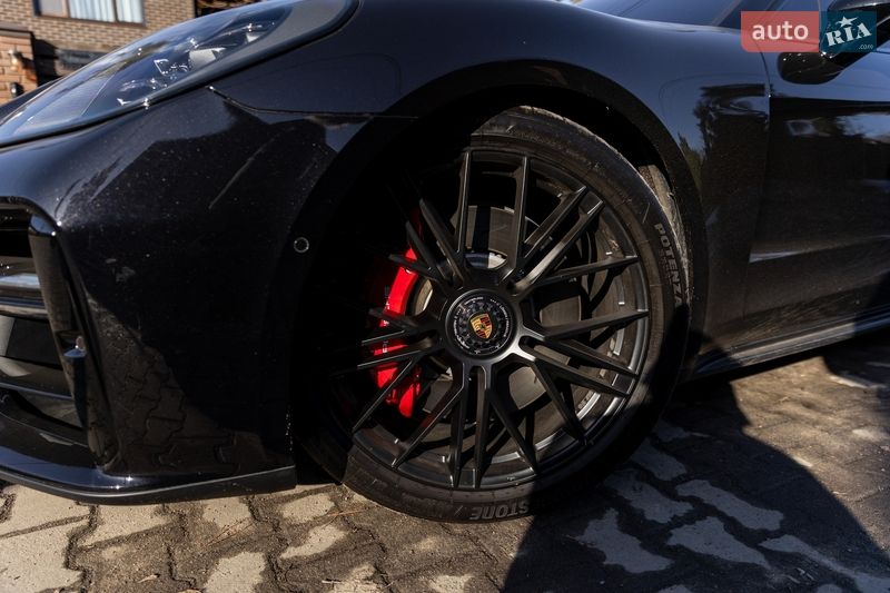 Фастбэк Porsche Panamera 2025 в Киеве