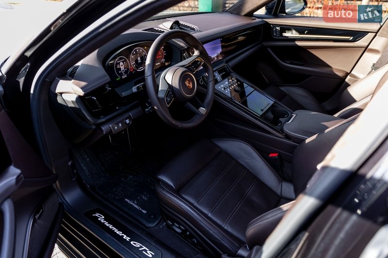 Фастбэк Porsche Panamera 2025 в Киеве