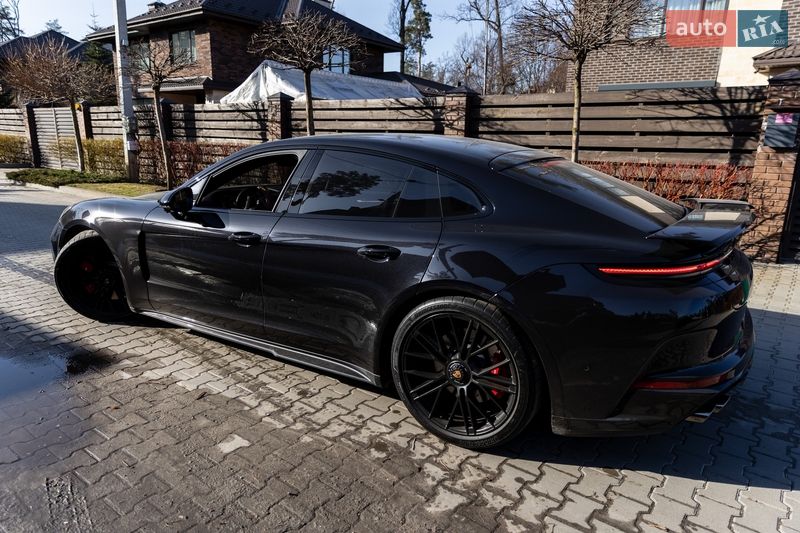 Фастбэк Porsche Panamera 2025 в Киеве