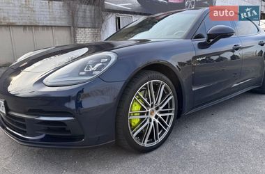 Фастбек Porsche Panamera 2019 в Києві