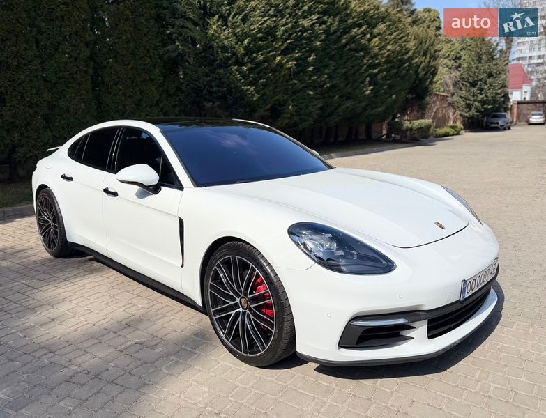 Фастбэк Porsche Panamera 2017 в Одессе