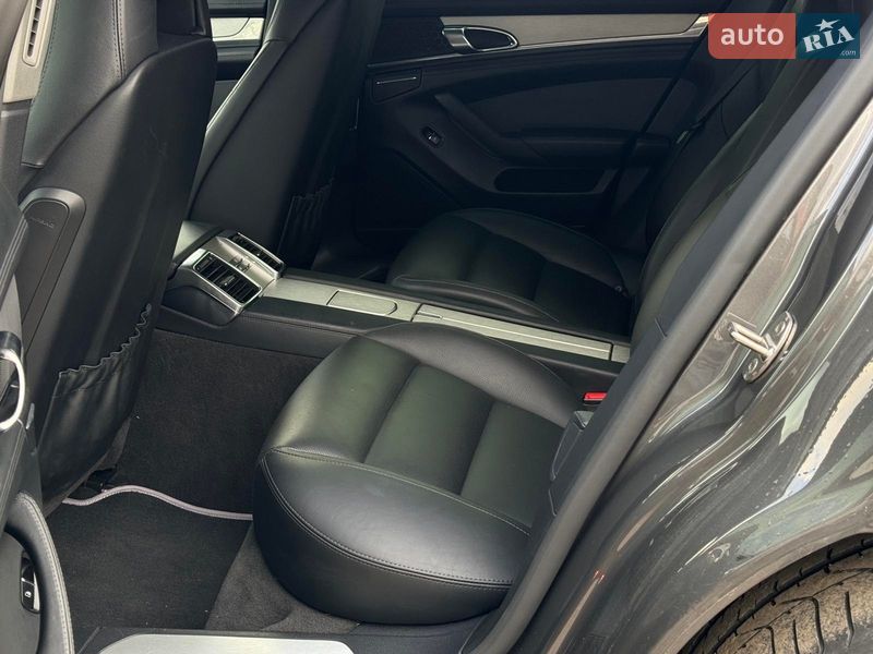 Фастбэк Porsche Panamera 2013 в Виннице