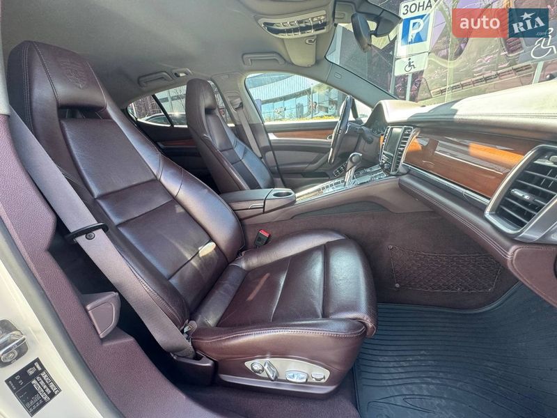Фастбек Porsche Panamera 2012 в Києві фото 13 Фастбек Porsche Panamera 2012 в Києві