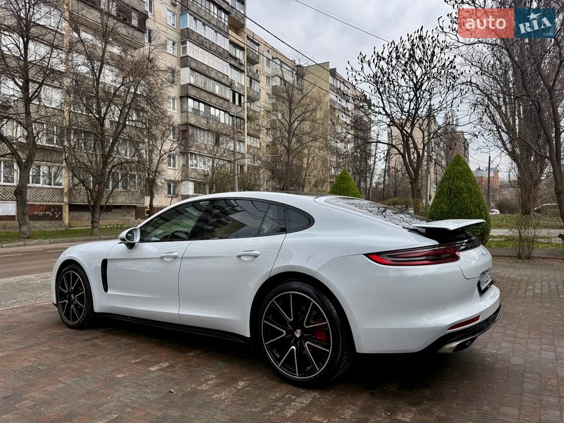 Фастбек Porsche Panamera 2017 в Києві