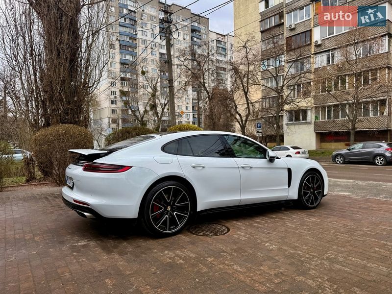 Фастбек Porsche Panamera 2017 в Києві