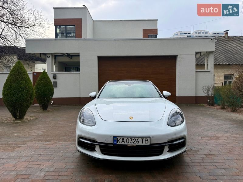 Фастбек Porsche Panamera 2017 в Києві
