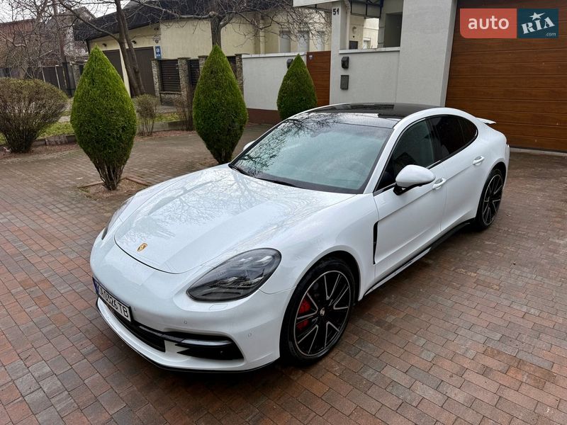 Фастбек Porsche Panamera 2017 в Києві
