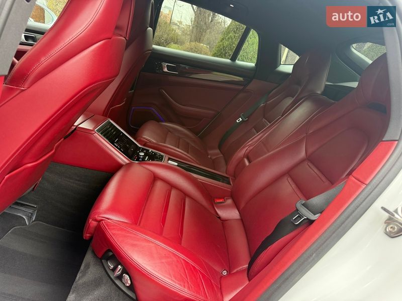 Фастбек Porsche Panamera 2017 в Києві