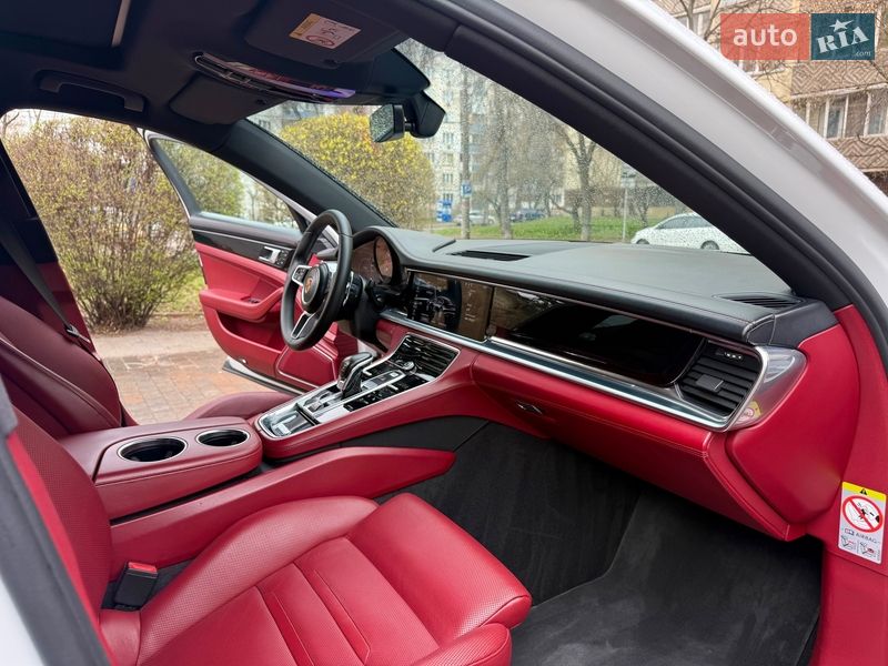 Фастбек Porsche Panamera 2017 в Києві