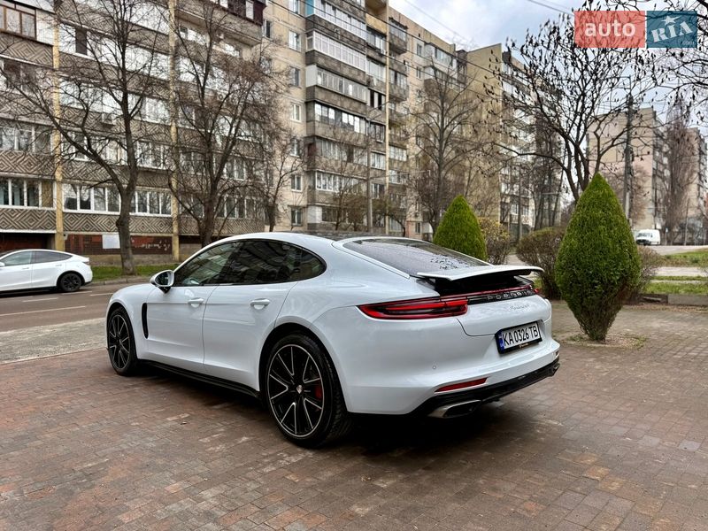Фастбек Porsche Panamera 2017 в Києві