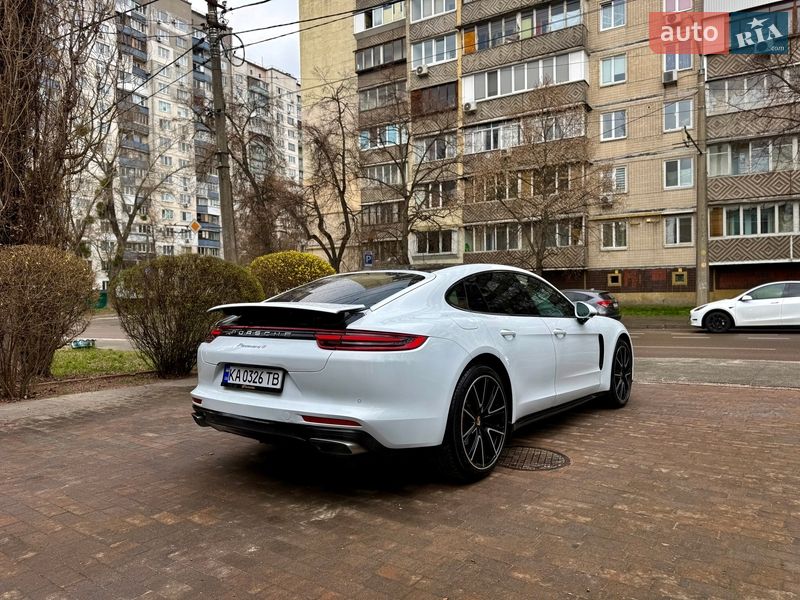 Фастбек Porsche Panamera 2017 в Києві