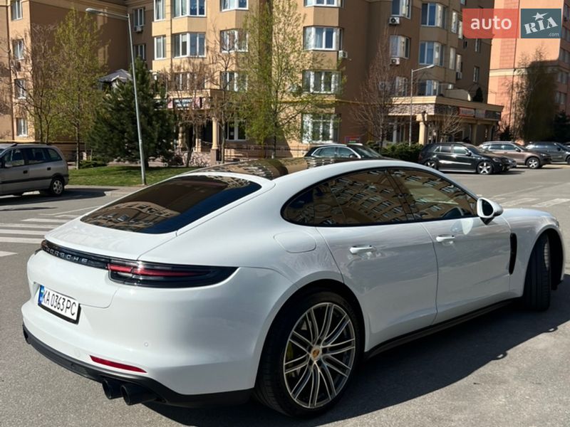 Фастбек Porsche Panamera 2018 в Києві