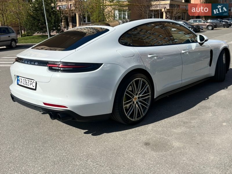 Фастбек Porsche Panamera 2018 в Києві