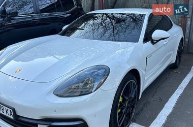 Фастбэк Porsche Panamera 2019 в Киеве