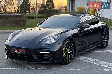 Фастбэк Porsche Panamera 2021 в Киеве