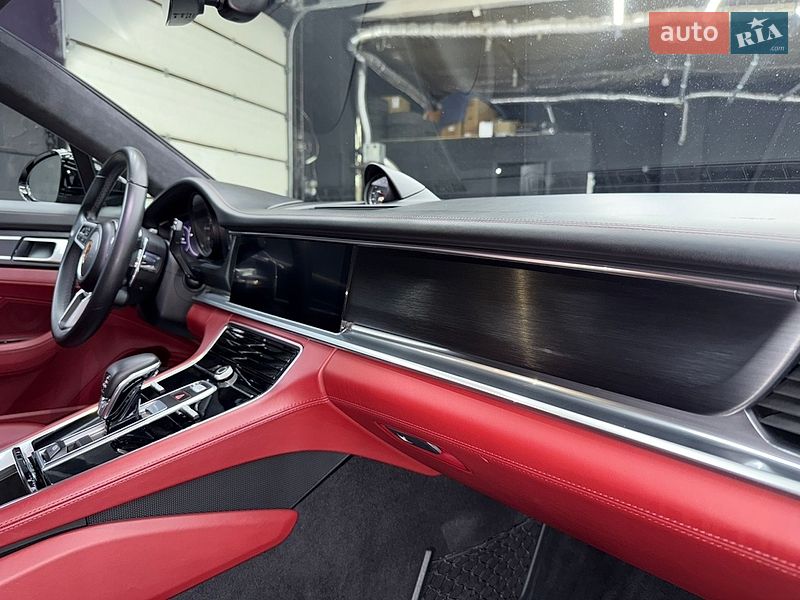 Фастбэк Porsche Panamera 2019 в Ужгороде