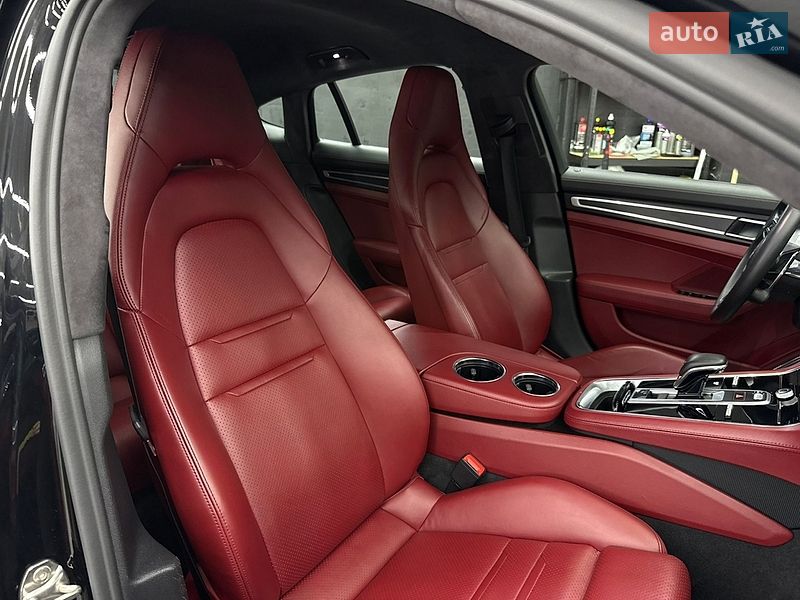 Фастбэк Porsche Panamera 2019 в Ужгороде