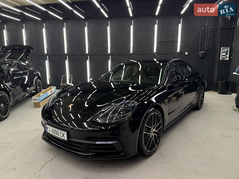 Фастбэк Porsche Panamera 2019 в Ужгороде