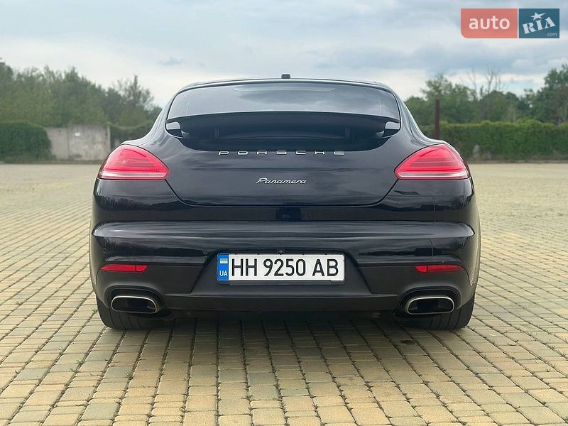 Фастбэк Porsche Panamera 2015 в Одессе