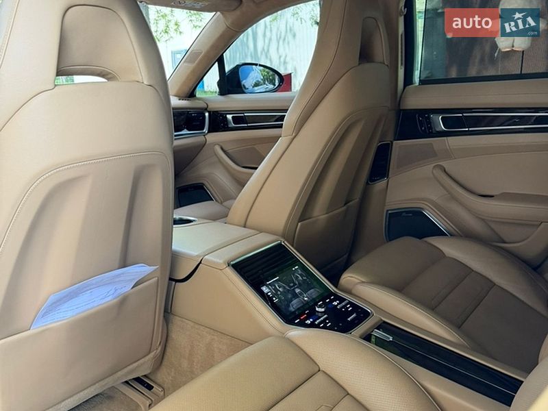 Фастбэк Porsche Panamera 2016 в Днепре