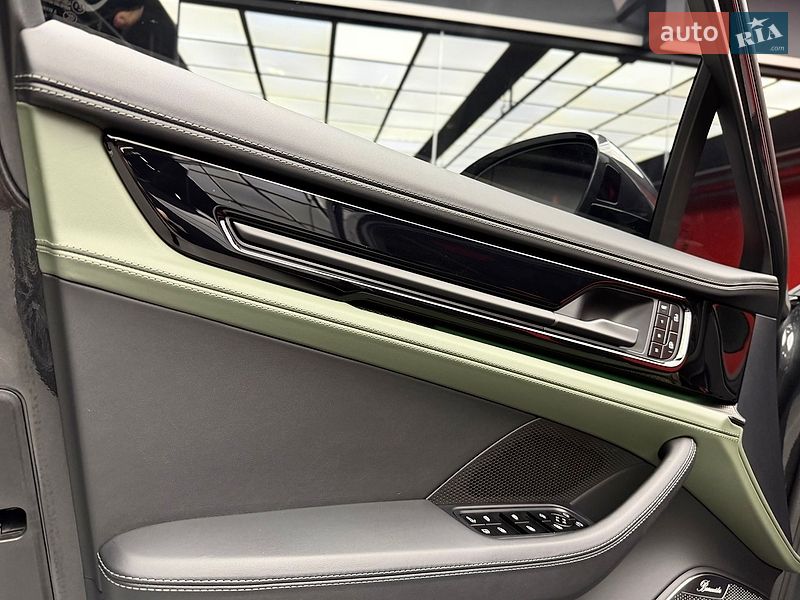 Фастбэк Porsche Panamera 2024 в Киеве