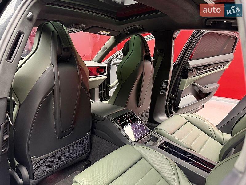 Фастбэк Porsche Panamera 2024 в Киеве