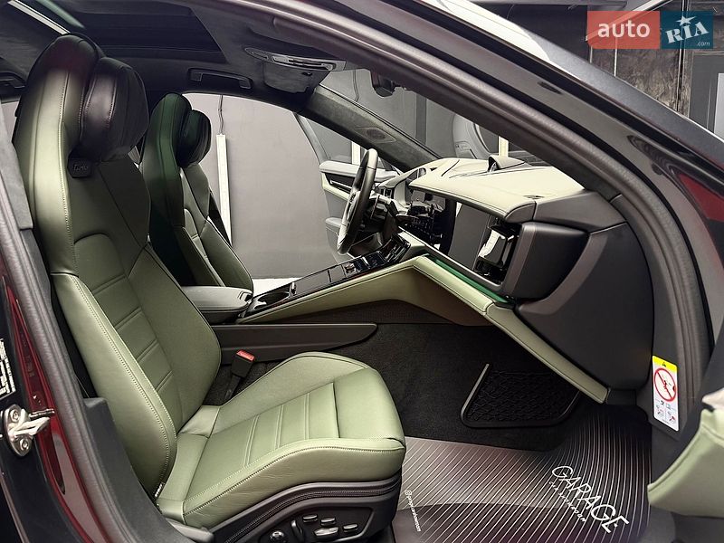 Фастбэк Porsche Panamera 2024 в Киеве