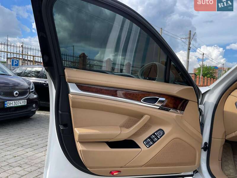 Фастбэк Porsche Panamera 2011 в Одессе фото 8 Фастбэк Porsche Panamera 2011 в Одессе