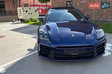 Фастбэк Porsche Panamera 2024 в Киеве