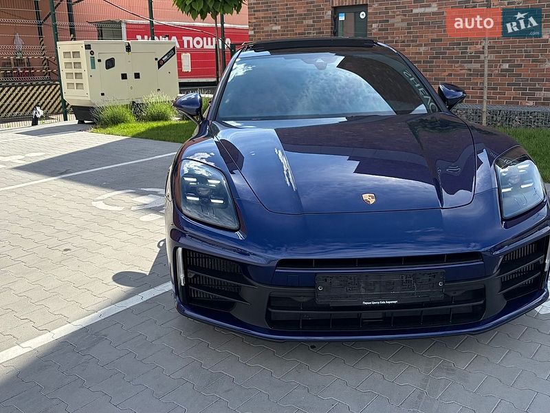 Фастбэк Porsche Panamera 2024 в Киеве