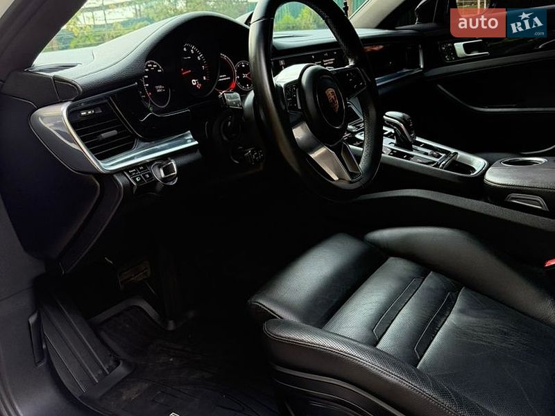 Фастбэк Porsche Panamera 2017 в Киеве