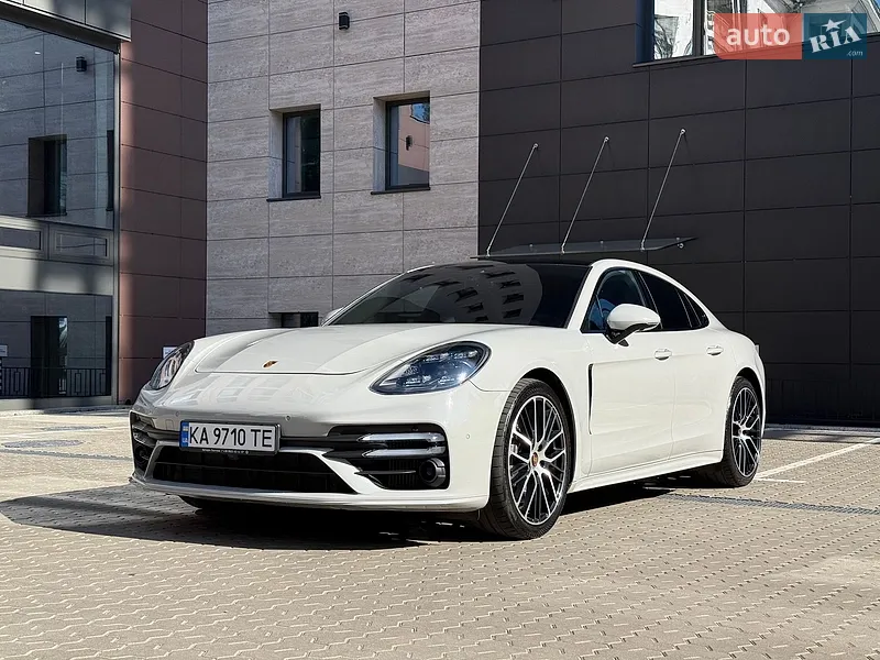Porsche Panamera 2021