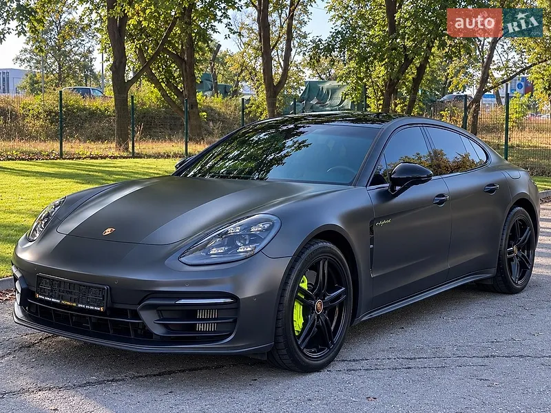 Porsche Panamera 2021