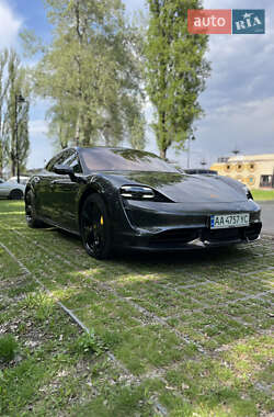 Универсал Porsche Taycan Cross Turismo 2021 в 