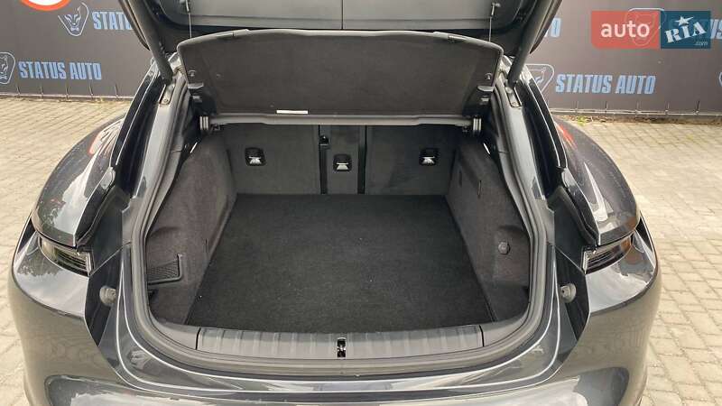 Седан Porsche Taycan Cross Turismo 2023 в Виннице