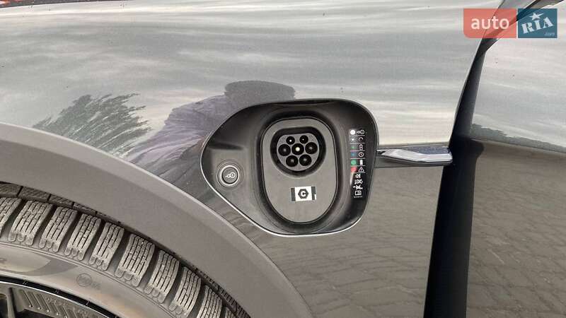 Седан Porsche Taycan Cross Turismo 2023 в Виннице