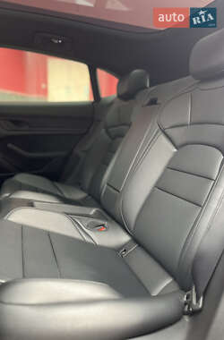 Универсал Porsche Taycan Cross Turismo 2023 в 