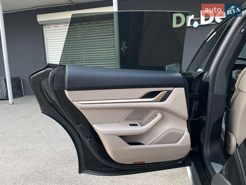 Універсал Porsche Taycan Cross Turismo 2023 в Києві фото 75 Універсал Porsche Taycan Cross Turismo 2023 в Києві