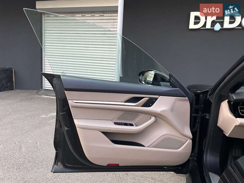 Універсал Porsche Taycan Cross Turismo 2023 в Києві фото 74 Універсал Porsche Taycan Cross Turismo 2023 в Києві