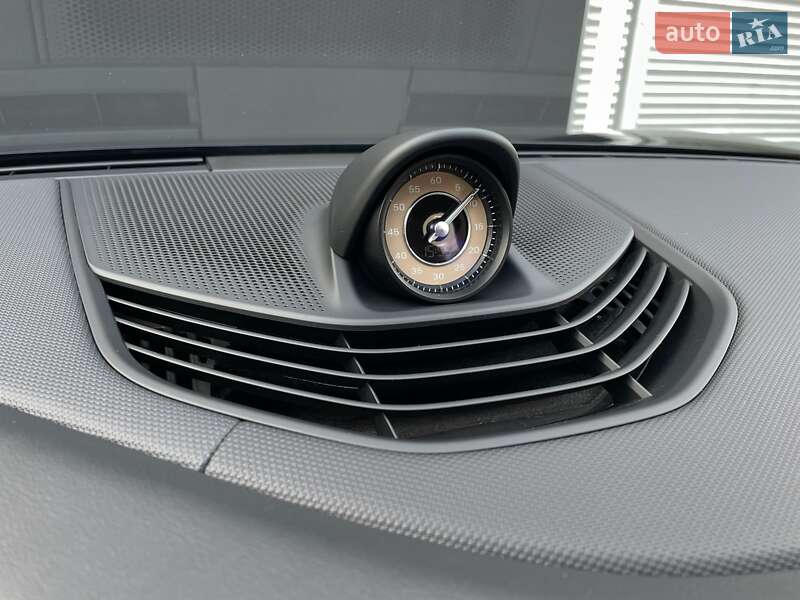 Універсал Porsche Taycan Cross Turismo 2023 в Києві фото 55 Універсал Porsche Taycan Cross Turismo 2023 в Києві